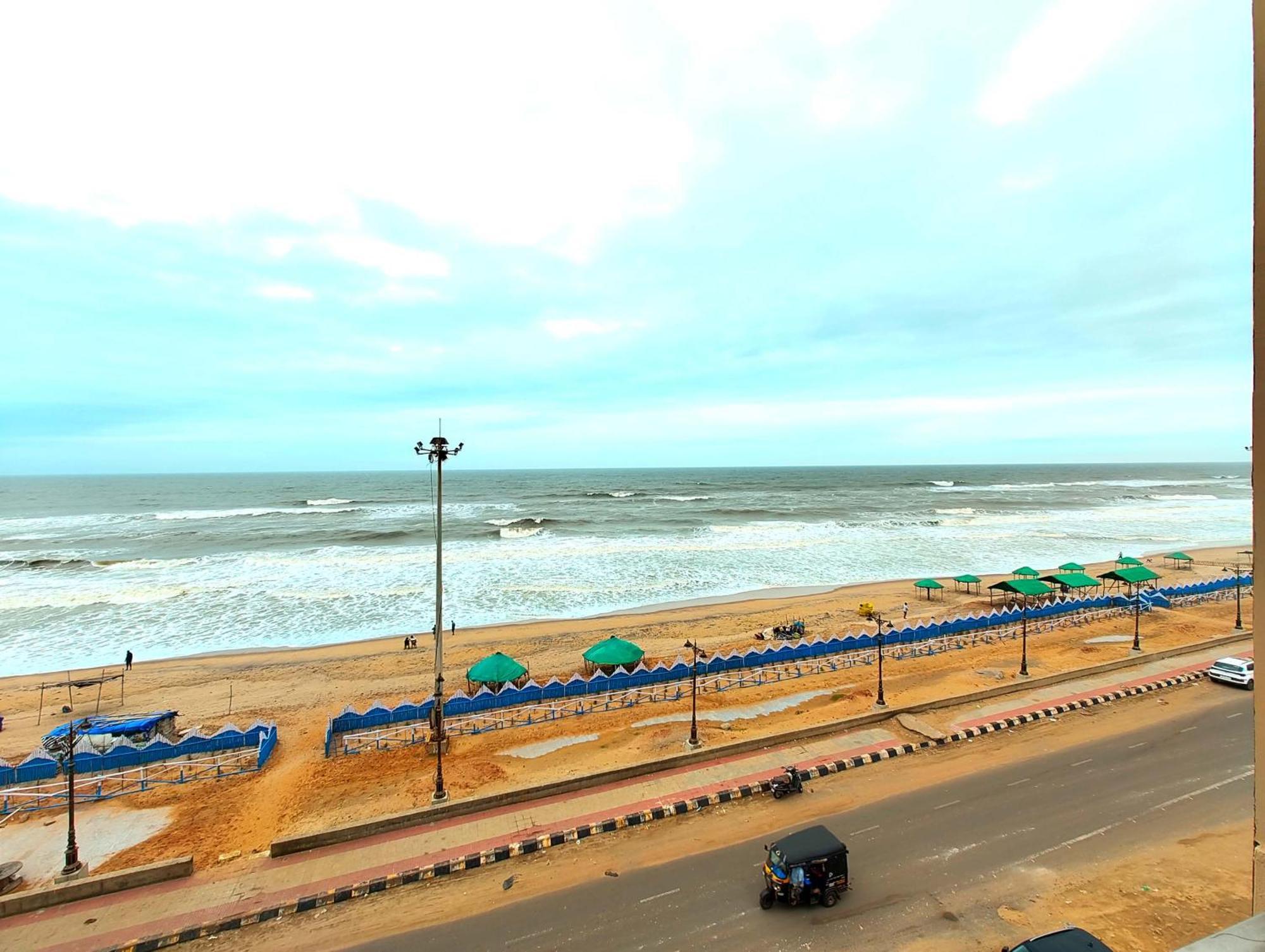 Sea View Dreamland Near Jagannath Temple - Lift-wifi-parking And Restaurant Facilities - Sea Facing With Attached Balcony - Rated Luxuary In 4*