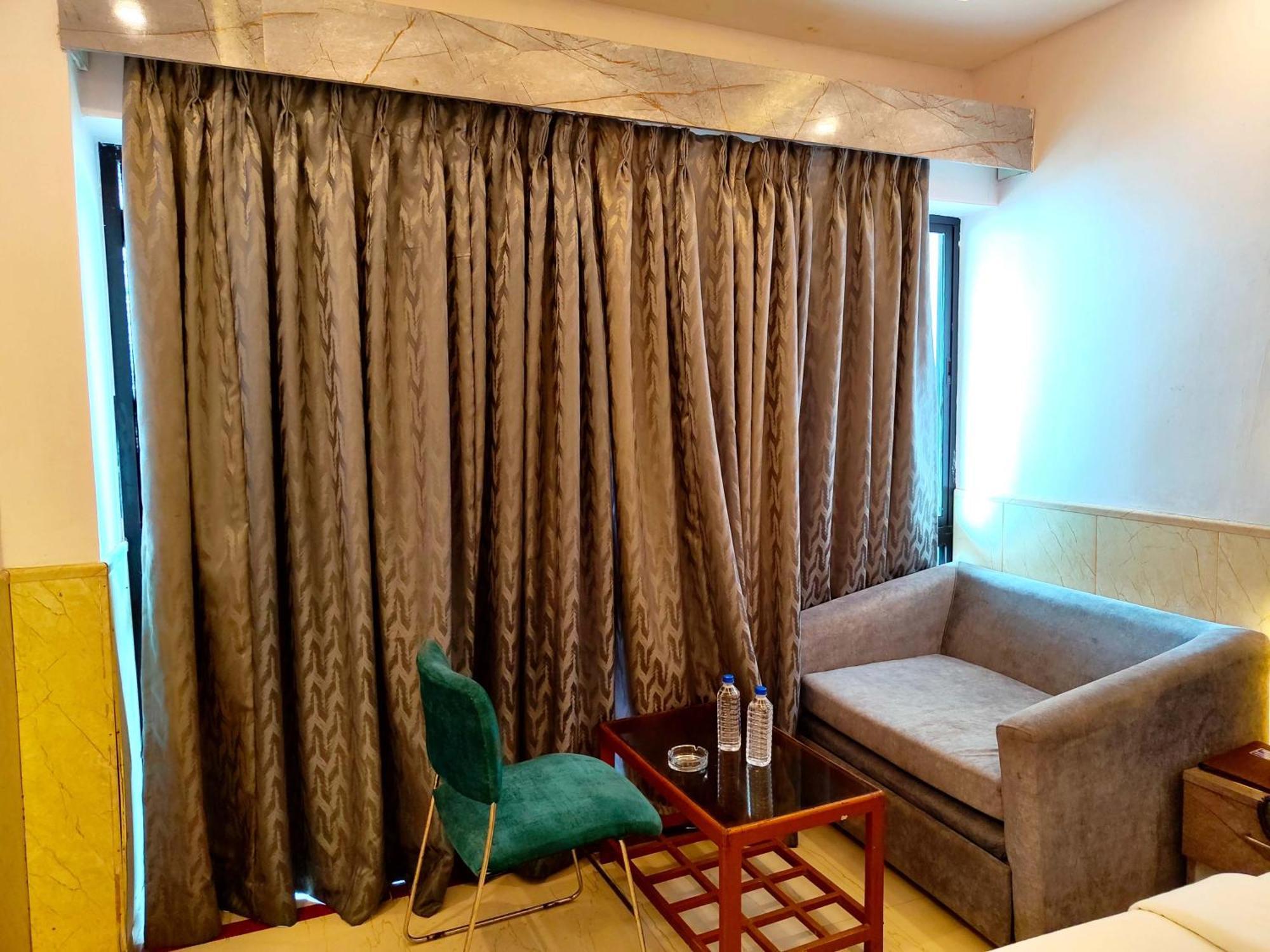 Hotel Sea View Dreamland Near Jagannath Temple - Lift-wifi-parking And Restaurant Facilities - Sea Facing With Attached Balcony - Rated Luxuary In 4*