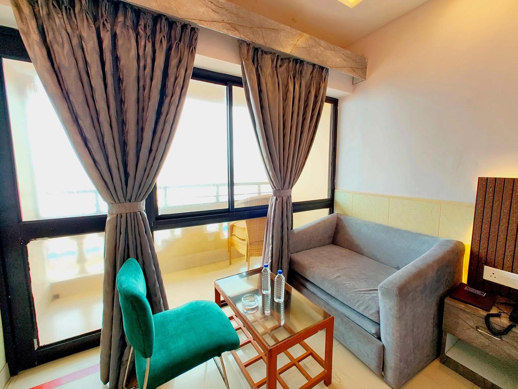 Sea View Dreamland Near Jagannath Temple - Lift-wifi-parking And Restaurant Facilities - Sea Facing With Attached Balcony - Rated Luxuary In Puri