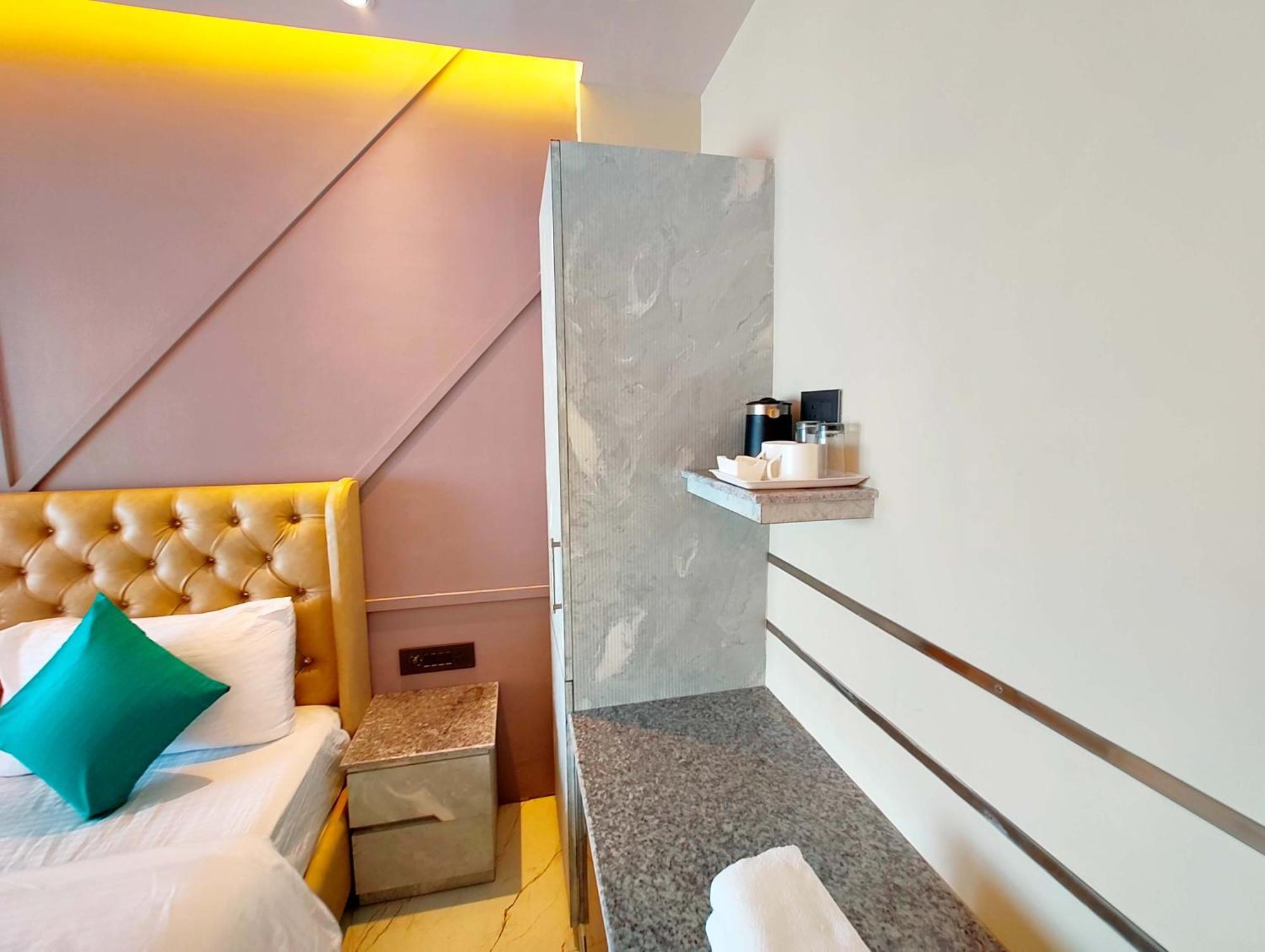 Hotel Sea View Dreamland Near Jagannath Temple - Lift-wifi-parking And Restaurant Facilities - Sea Facing With Attached Balcony - Rated Luxuary In 4*