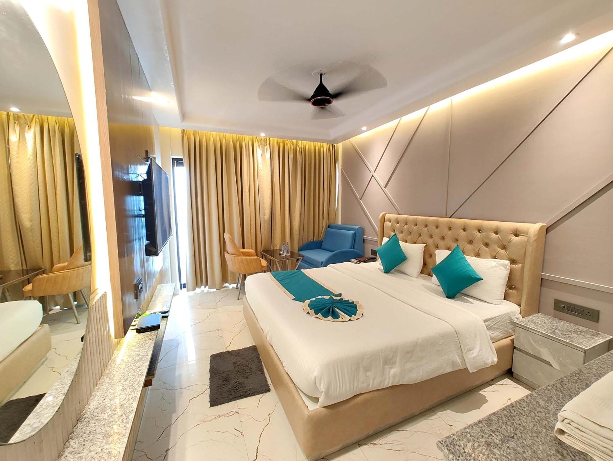 Sea View Dreamland Near Jagannath Temple - Lift-wifi-parking And Restaurant Facilities - Sea Facing With Attached Balcony - Rated Luxuary In Puri