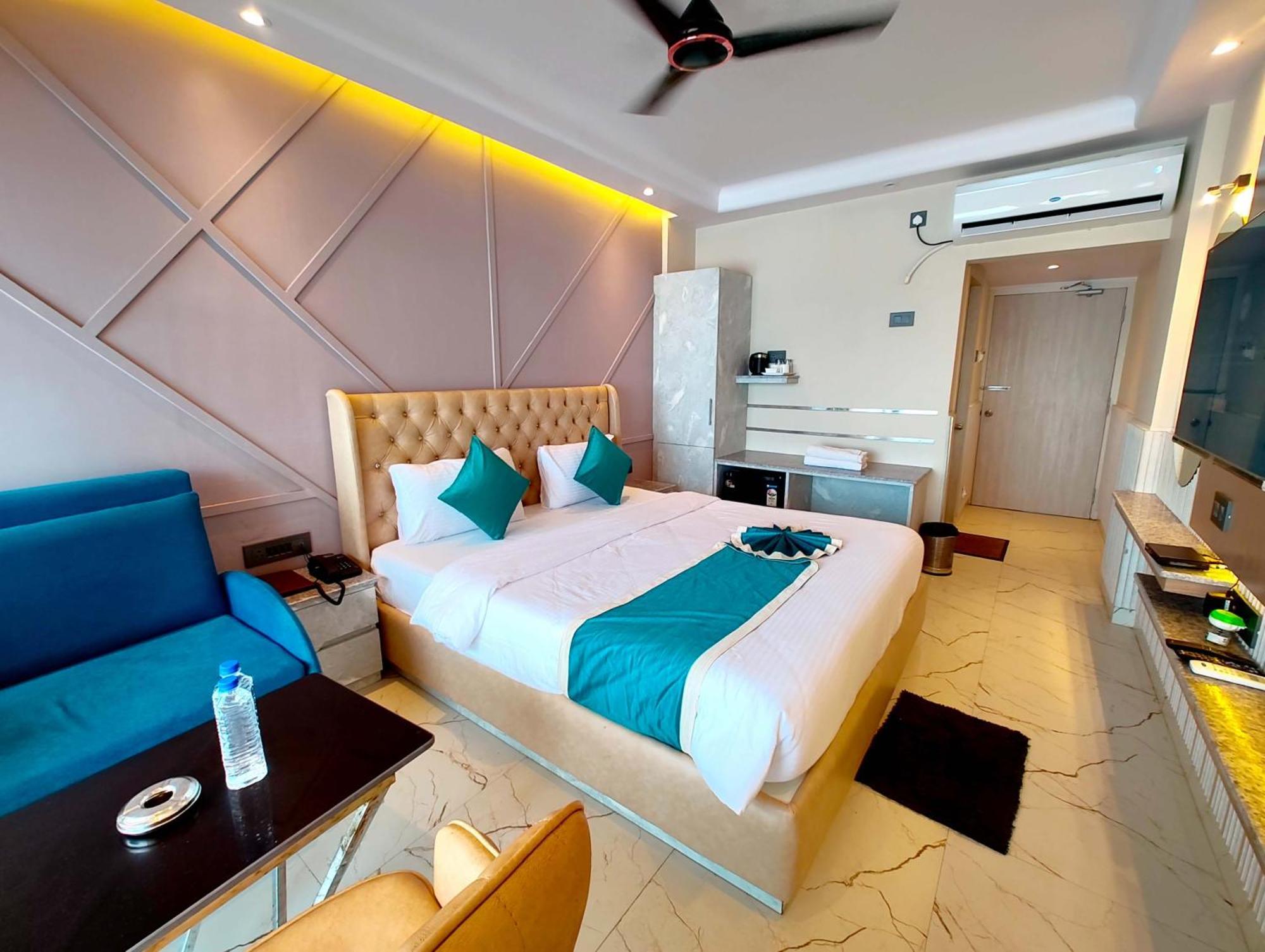 Hotel Sea View Dreamland Near Jagannath Temple - Lift-wifi-parking And Restaurant Facilities - Sea Facing With Attached Balcony - Rated Luxuary In