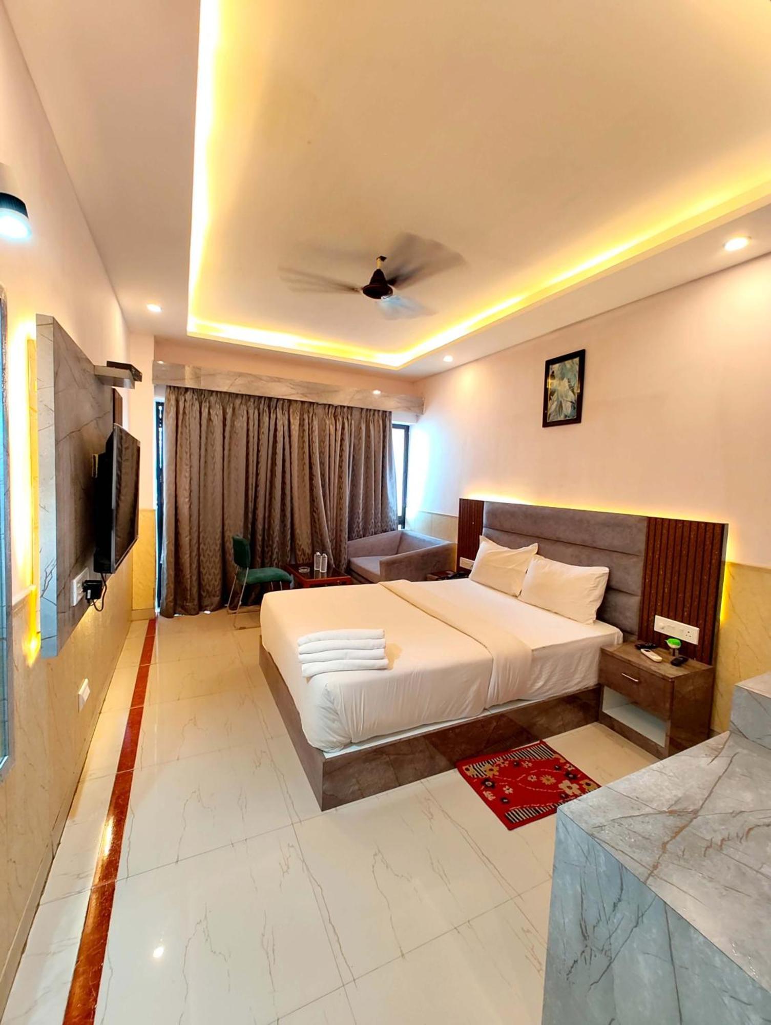 Sea View Dreamland Near Jagannath Temple - Lift-wifi-parking And Restaurant Facilities - Sea Facing With Attached Balcony - Rated Luxuary In Hotel