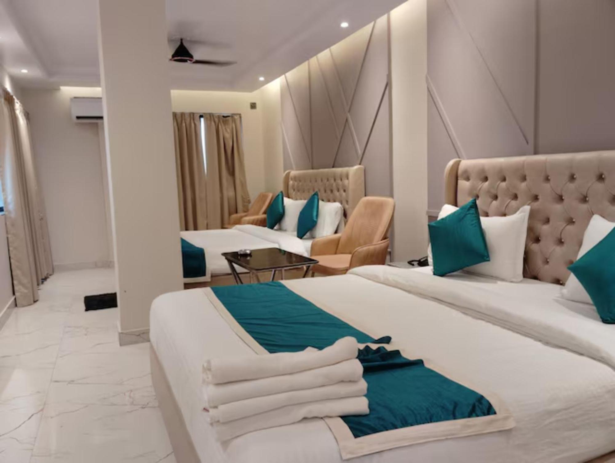Hotel Sea View Dreamland Near Jagannath Temple - Lift-wifi-parking And Restaurant Facilities - Sea Facing With Attached Balcony - Rated Luxuary In