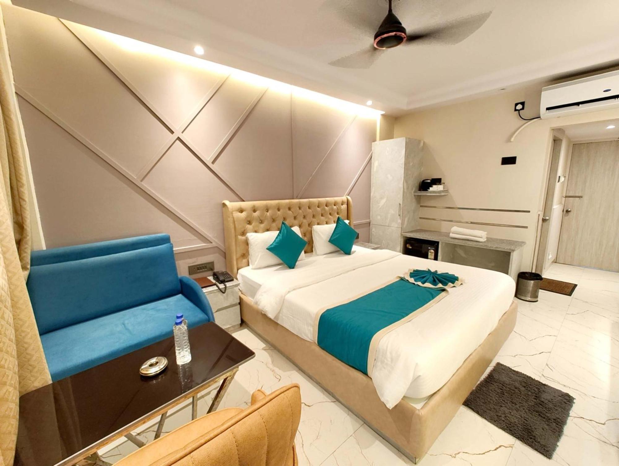 Sea View Dreamland Near Jagannath Temple - Lift-wifi-parking And Restaurant Facilities - Sea Facing With Attached Balcony - Rated Luxuary In 4*