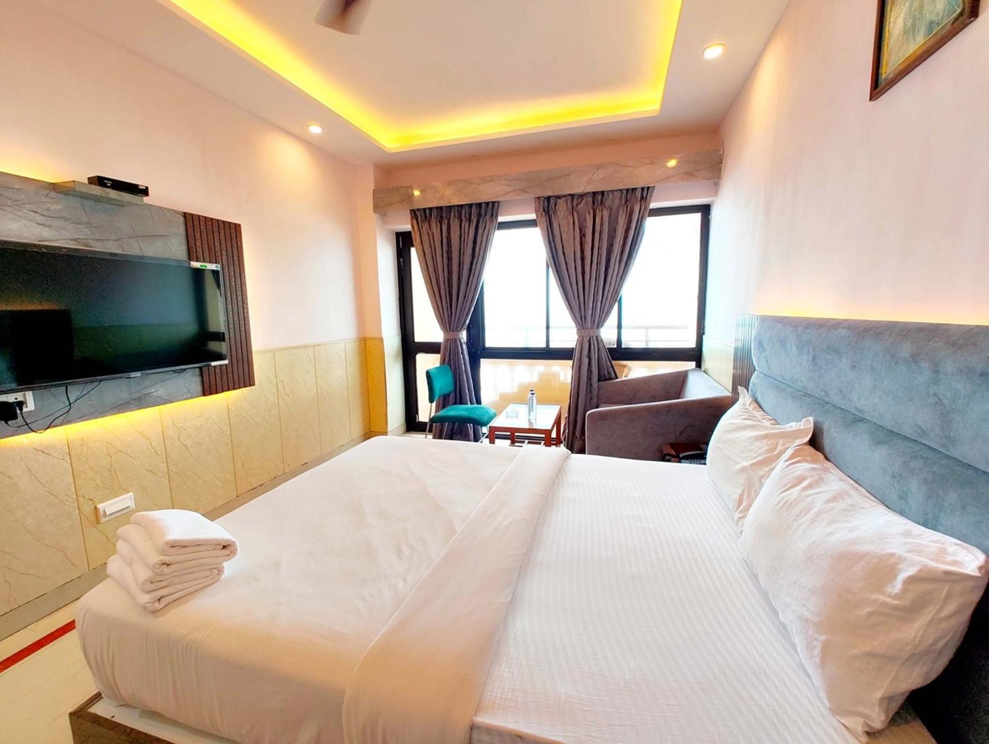 Hotel Sea View Dreamland Near Jagannath Temple - Lift-wifi-parking And Restaurant Facilities - Sea Facing With Attached Balcony - Rated Luxuary In 4*