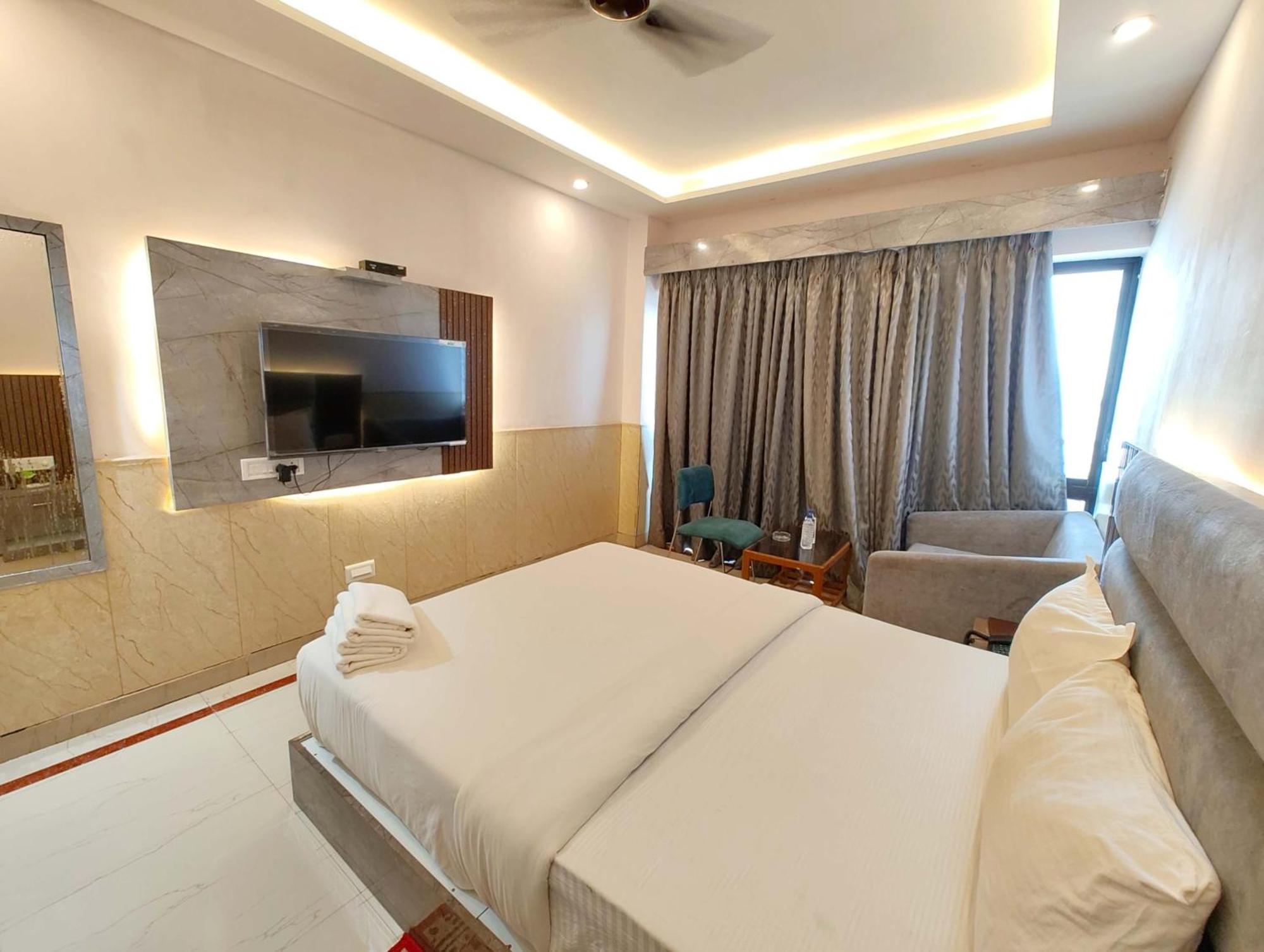 Hotel Sea View Dreamland Near Jagannath Temple - Lift-wifi-parking And Restaurant Facilities - Sea Facing With Attached Balcony - Rated Luxuary In Puri