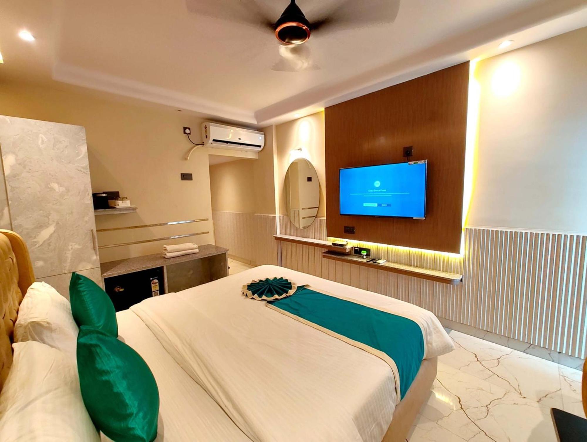 Hotel Sea View Dreamland Near Jagannath Temple - Lift-wifi-parking And Restaurant Facilities - Sea Facing With Attached Balcony - Rated Luxuary In Puri